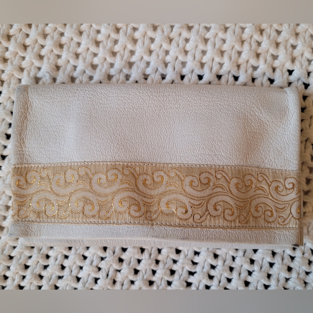 Vintage Kressline Grab Bag In White Leather w/ Gold Metallic Embroidery